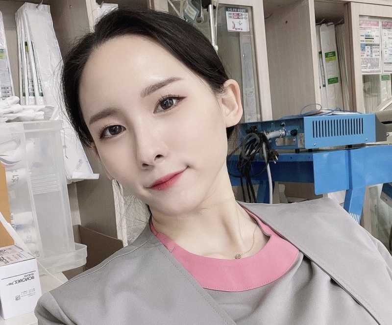 헌팅해서 먹은 문신 간호사 [얼굴사진포함]