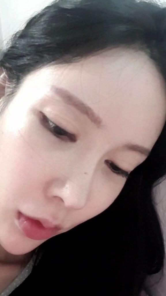 밥공기 등판타투녀_물구나무서기탈의 중 보지노출