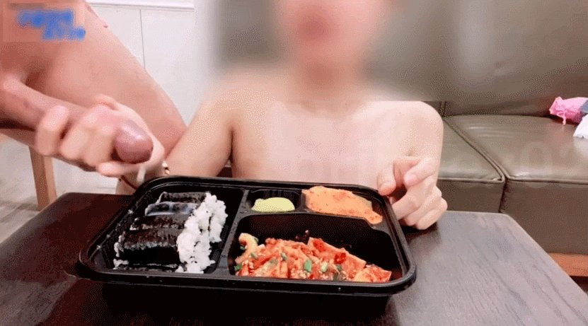 음식을 더 맛있게 정액 토핑
