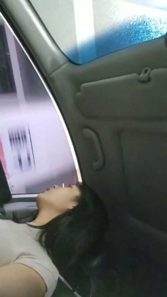 신작[미공개] 되게 찔끔 나왔다는 차간단녀