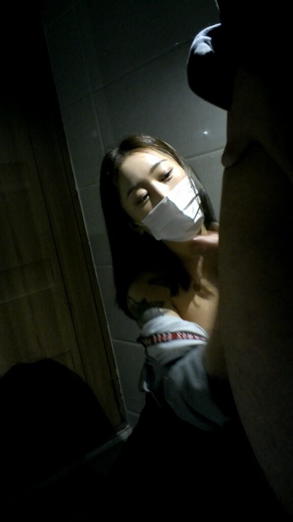 문신녀 화장실 대딸