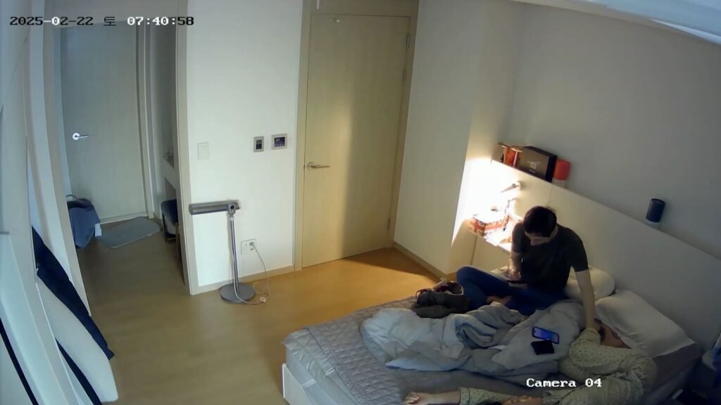 신혼부부가 침실에서 야외 비디오가 공개되었습니다.