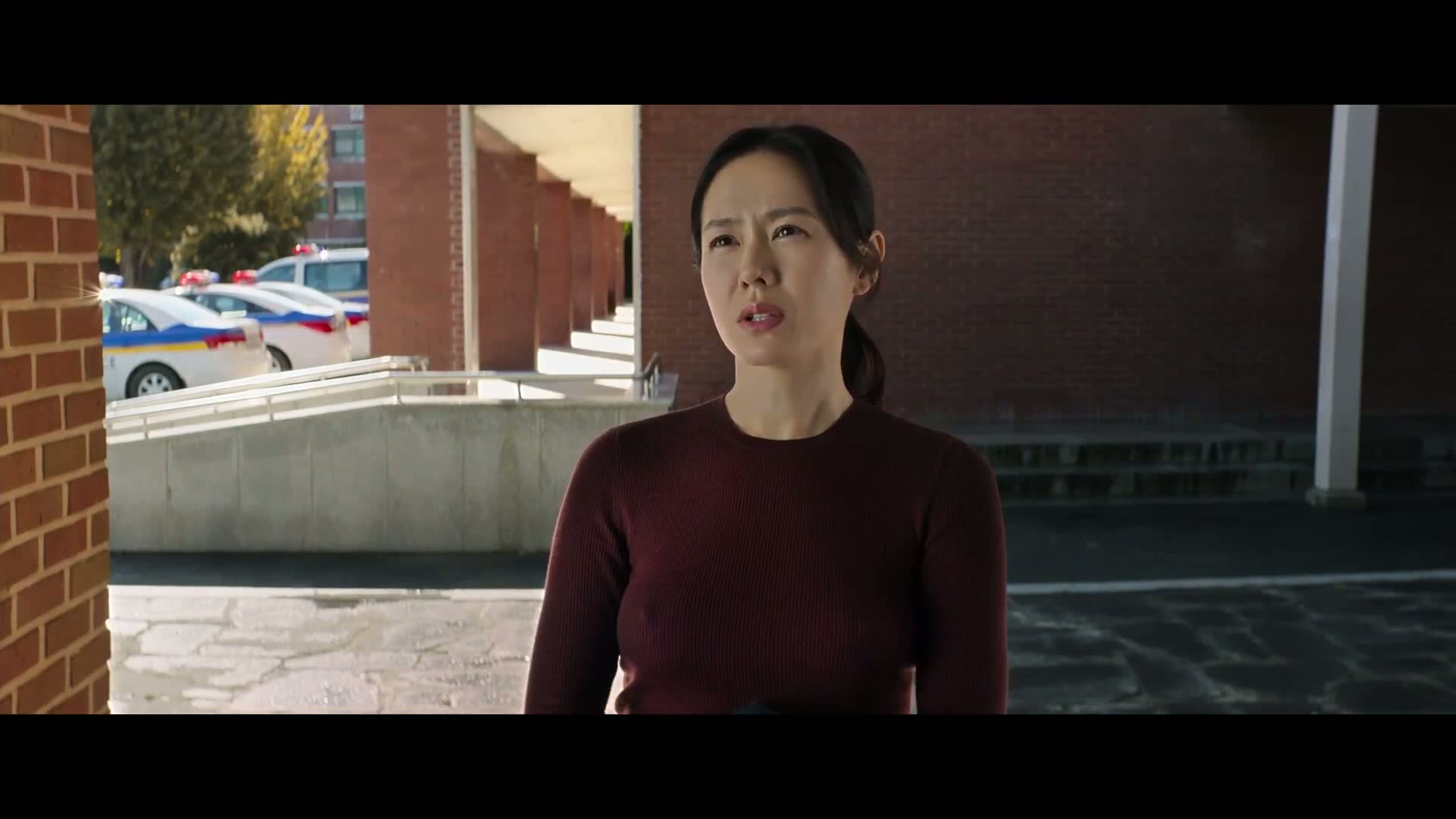 어쩔수가없다 손예진 노브라 장면 컷