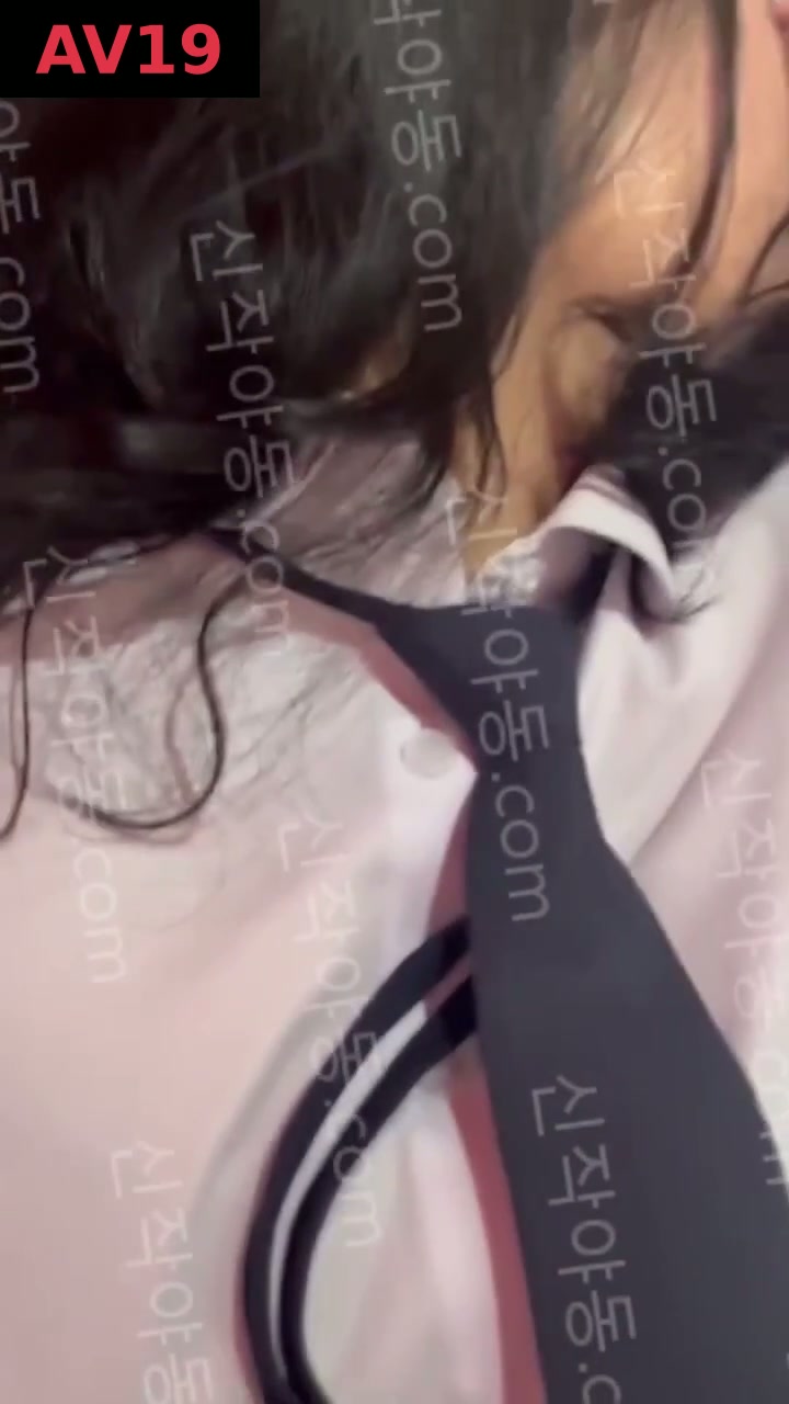 교복입은 첫섹스로 피도나고, 신상까지 말하며 섹스