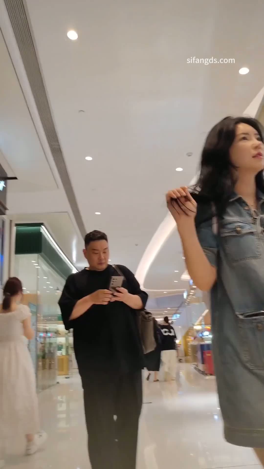 (한국야동) 노팬티로 중국 관광지 다니는 한국녀